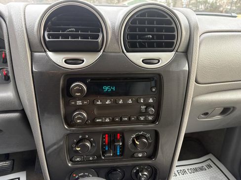 Used 2005 GMC Envoy XUV SLE image 21