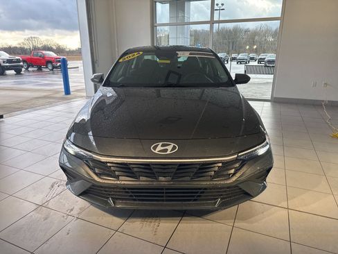 Used 2024 Hyundai Elantra SEL image 2