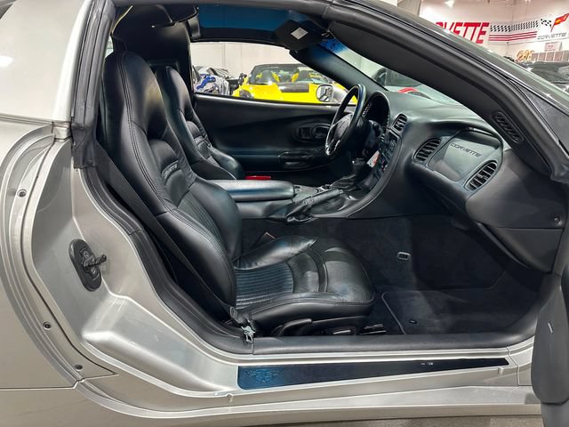 Used 2004 Chevrolet Corvette Coupe w/ Preferred Equipment Group RWD image 10