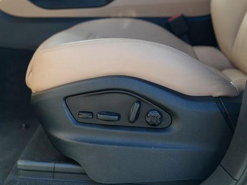 Used 2024 Porsche Cayenne S image 36