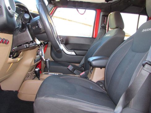 Used 2016 Jeep Wrangler Unlimited Sahara w/ Max Tow Package image 15