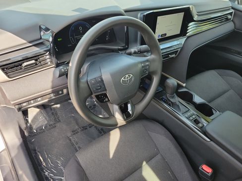 Used 2025 Toyota Camry LE image 13