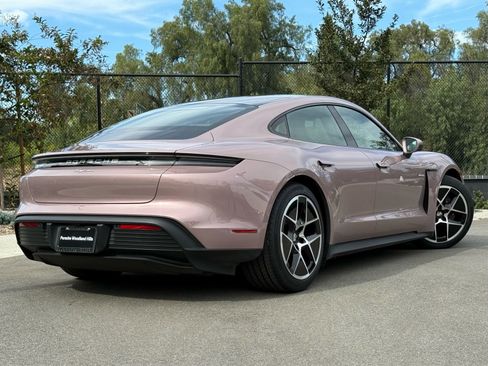 Used 2025 Porsche Taycan image 7
