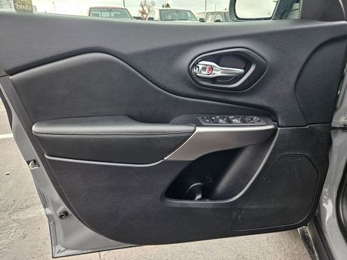 Used 2022 Jeep Cherokee Latitude Lux w/ Mopar Interior Package image 10