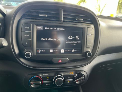 Used 2025 Kia Soul LX w/ LX Technology Package image 18