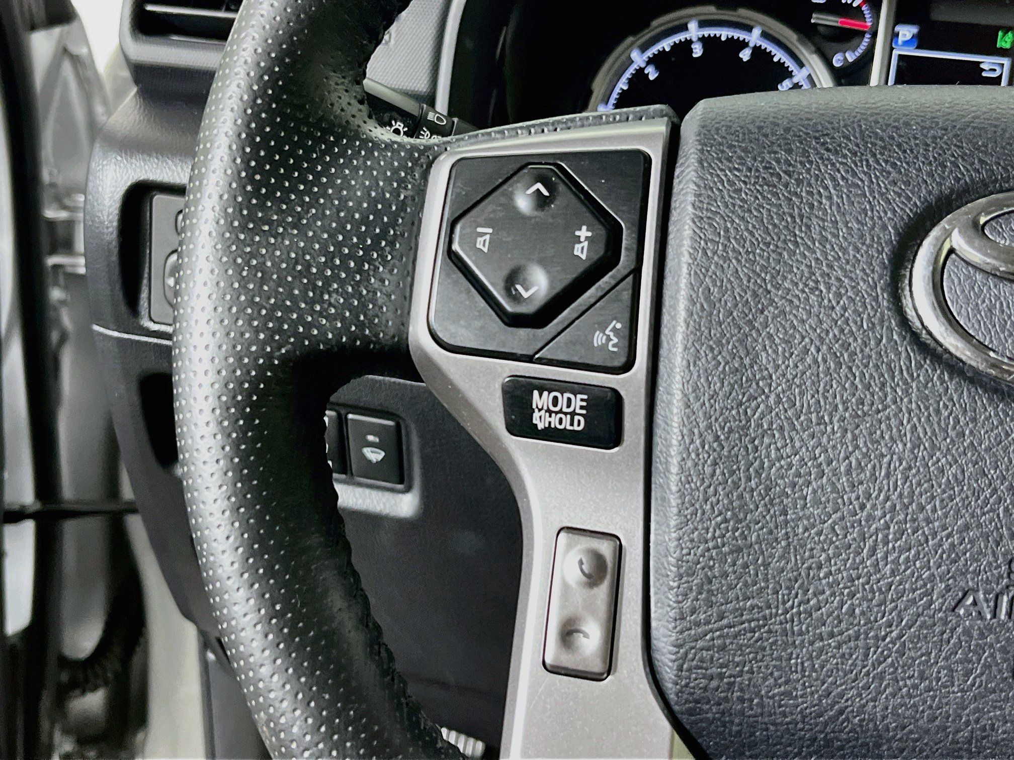 Used 2023 Toyota 4Runner Limited RWD image 18