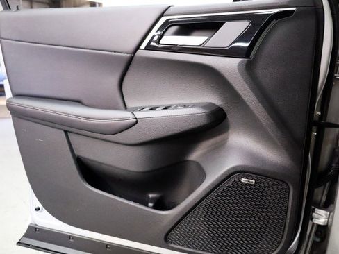 New 2025 Mitsubishi Outlander SE image 18