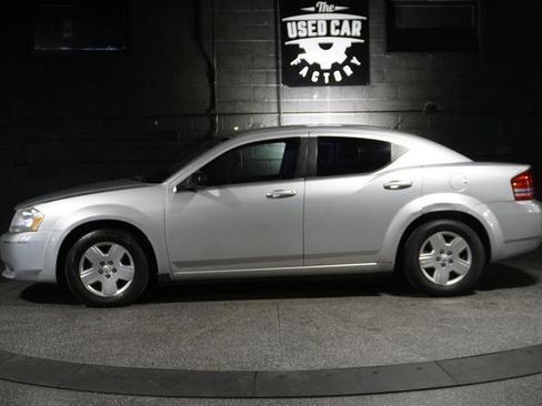 Used 2010 Dodge Avenger SXT image 2