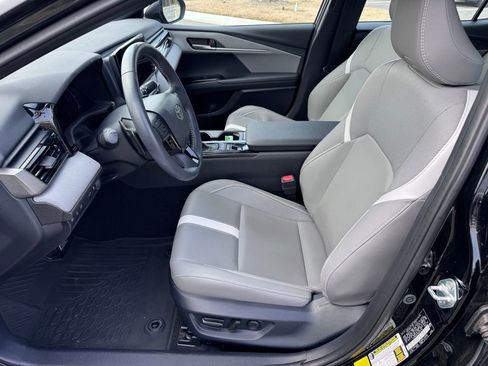 Used 2025 Toyota Camry SE image 9