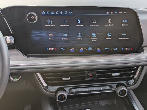 Used 2025 Chevrolet Suburban Z71 w/ Comfort Package image 27