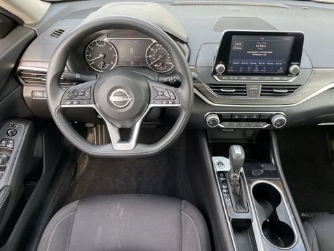 Used 2024 Nissan Altima 2.5 SV FWD image 11