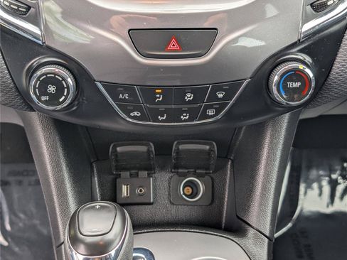 Used 2018 Chevrolet Cruze LT FWD image 23