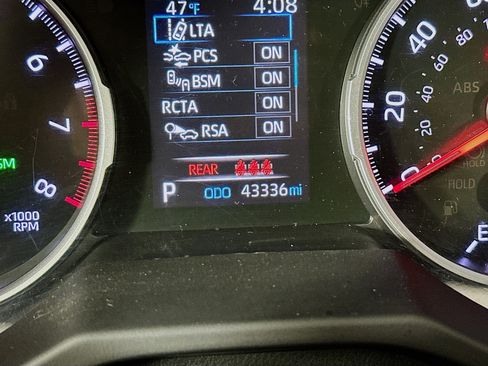 Used 2021 Toyota RAV4 XLE Premium image 19