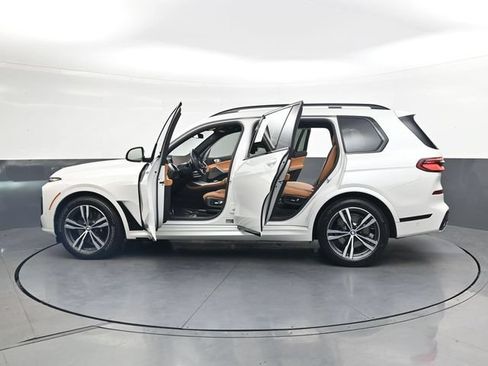 Used 2025 BMW X7 xDrive40i w/ M Sport Package AWD/4WD image 41