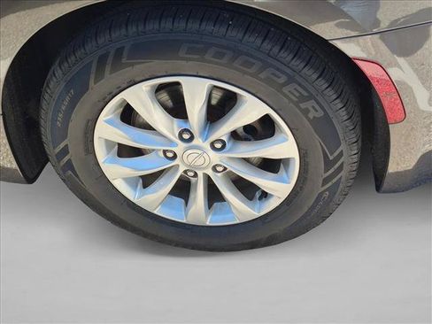 Used 2018 Chrysler Pacifica Touring Plus FWD image 10