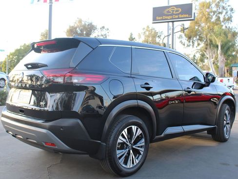 Used 2023 Nissan Rogue SV image 5