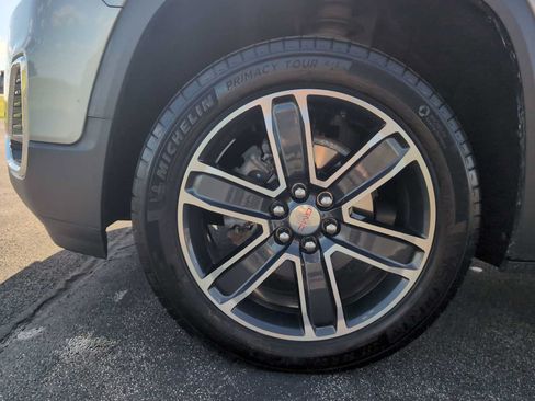 Used 2023 GMC Acadia SLT w/ Preferred Package FWD image 33
