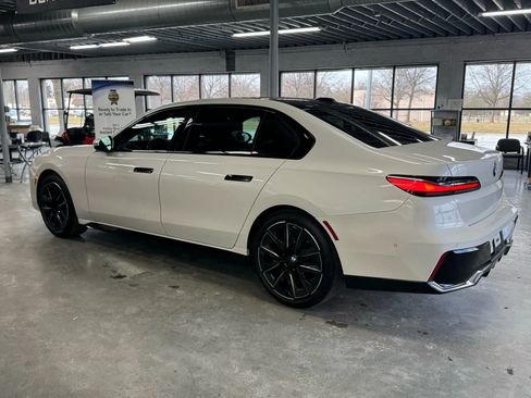 Used 2024 BMW 740i image 12