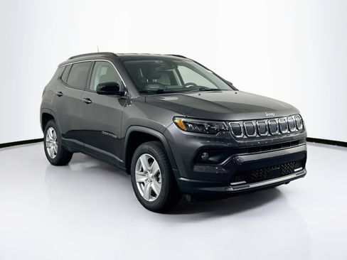 Used 2022 Jeep Compass Latitude image 3
