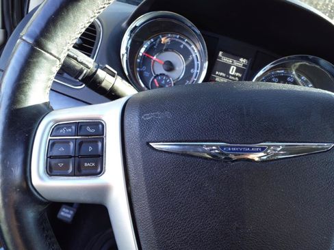 Used 2015 Chrysler Town & Country Touring w/ Driver Convenience Group FWD image 11