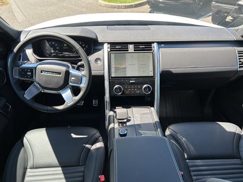 New 2025 Land Rover Discovery Dynamic SE image 22