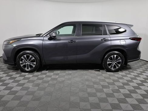 Used 2025 Toyota Highlander LE image 8