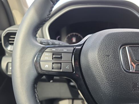 Used 2025 Honda Pilot EX-L image 15