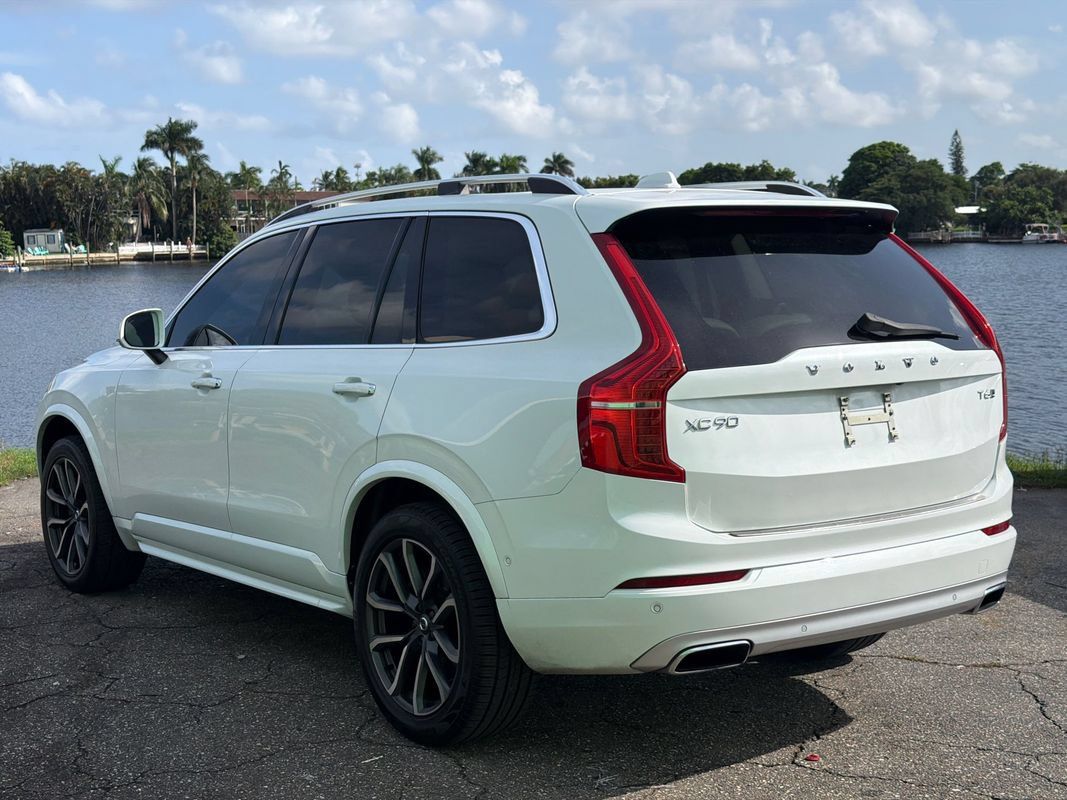 Used 2018 Volvo XC90 T6 Momentum w/ Convenience Package AWD/4WD image 3