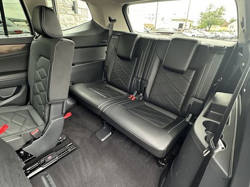 Used 2024 Volkswagen Atlas SE image 12