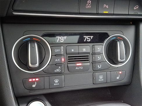 Used 2018 Audi Q3 2.0T Premium Plus w/ Premium Plus Package image 22