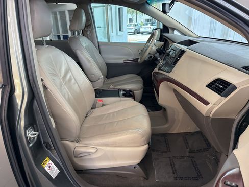 Used 2011 Toyota Sienna XLE FWD image 30