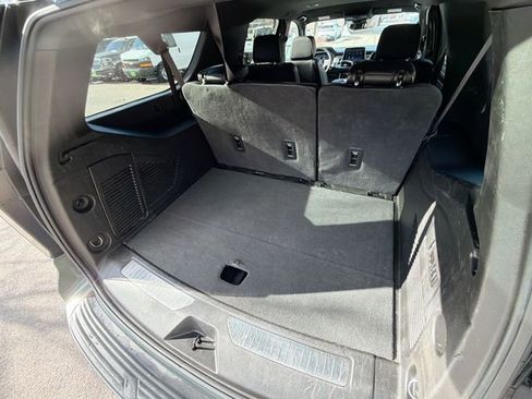 Used 2023 Chevrolet Suburban Premier image 26