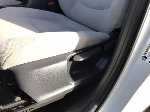 Used 2023 Toyota Corolla Cross LE image 11