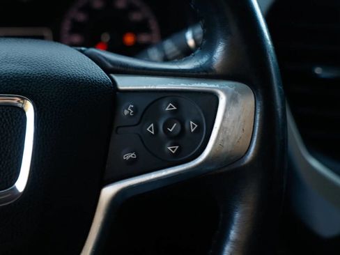 Used 2019 GMC Acadia SLE image 17