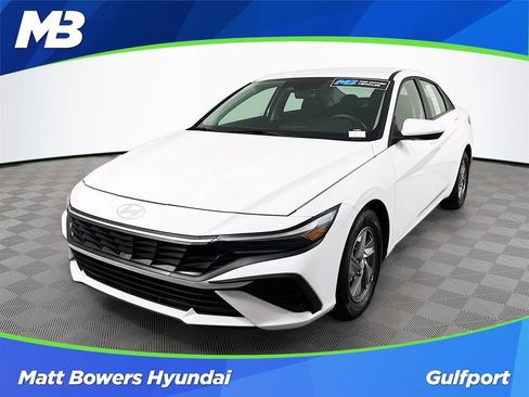 Certified 2025 Hyundai Elantra SE image 1