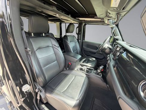 Used 2021 Jeep Wrangler Unlimited Sahara AWD/4WD image 16