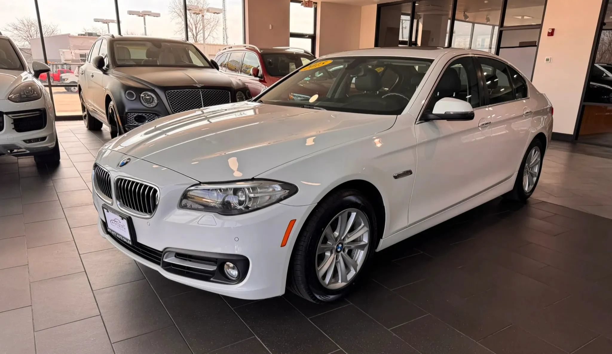 Used 2015 BMW 528i xDrive Sedan AWD/4WD image 1