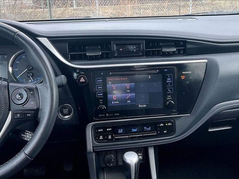 Used 2017 Toyota Corolla SE w/ SE Premium Package image 6