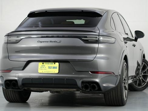 Used 2022 Porsche Cayenne Turbo S image 5