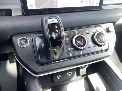 Used 2020 Land Rover Defender 110 First Edition image 27