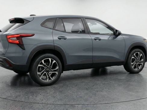 Used 2025 Chevrolet Trax LT w/ LT Convenience Package FWD image 9