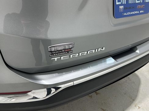 Used 2024 GMC Terrain SLT image 31