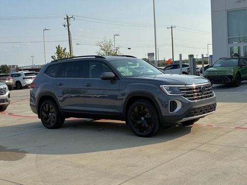New 2026 Volkswagen Atlas SE FWD image 5