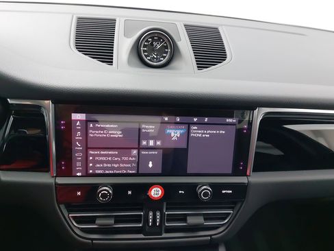 Certified 2025 Porsche Macan image 22