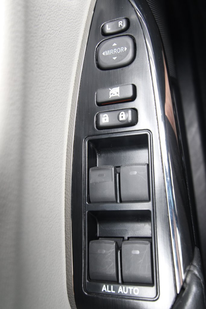 Used 2018 Toyota Avalon Limited w/ All Weather Liner Package FWD image 23