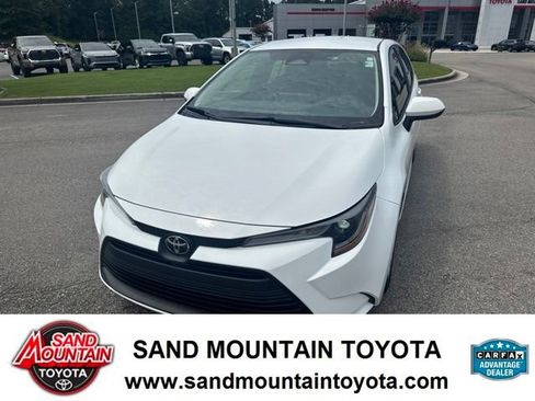 Used 2023 Toyota Corolla LE FWD image 7