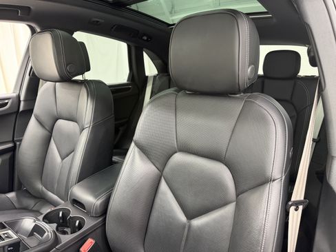 Certified 2024 Porsche Macan S AWD/4WD image 5