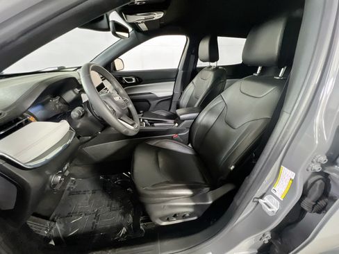 Used 2023 Jeep Compass Limited AWD/4WD image 20