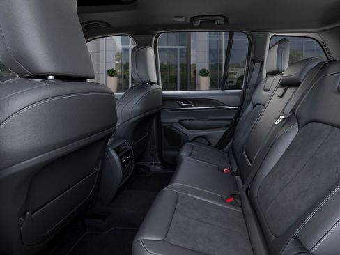 New 2026 Jeep Grand Cherokee Altitude AWD/4WD image 23