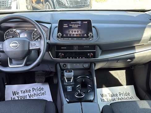 Certified 2025 Nissan Rogue SV image 5